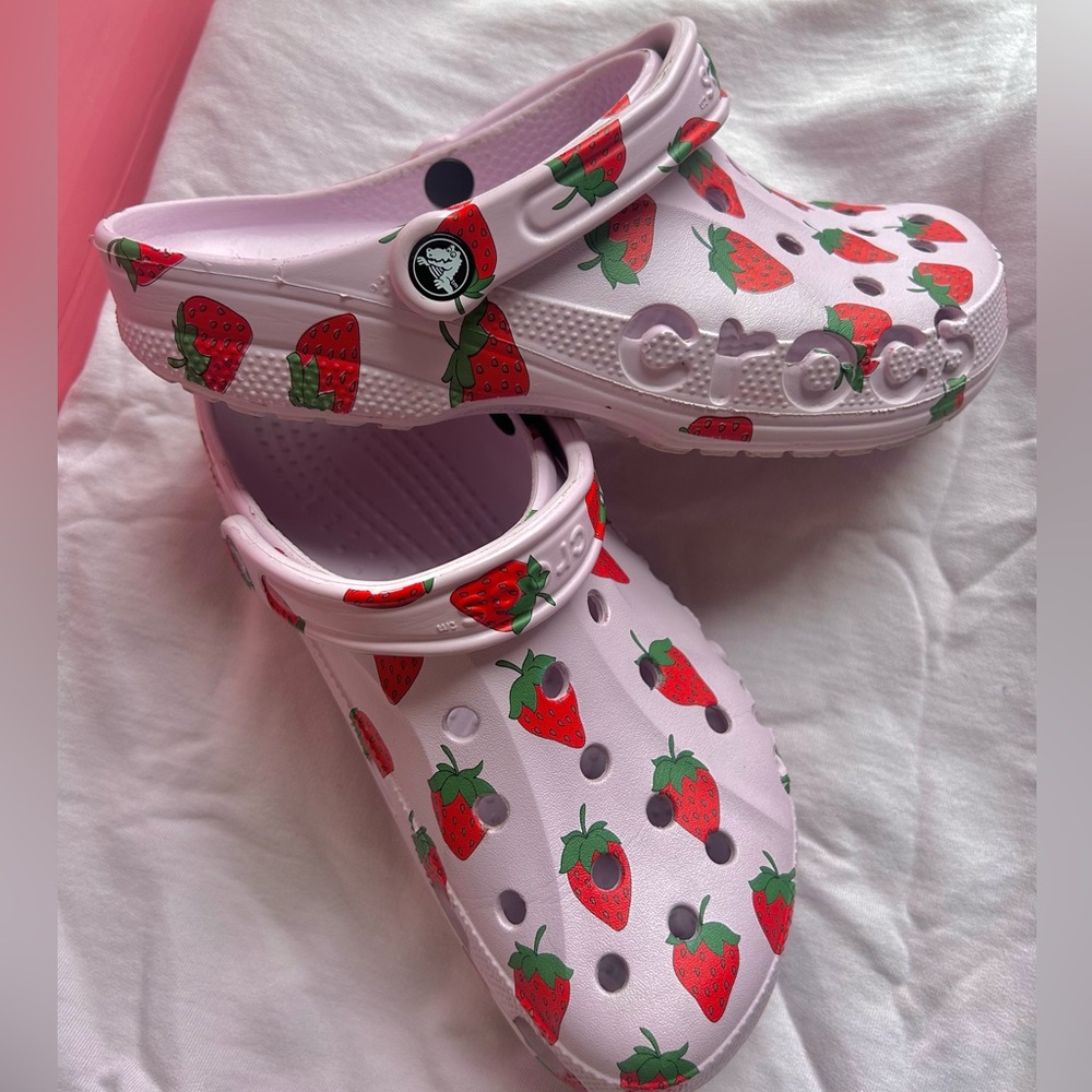 Crocs BAYA SEASONAL PRINTED CLOG Rare Pink / Strawberry Unisex Men 8 Women 10